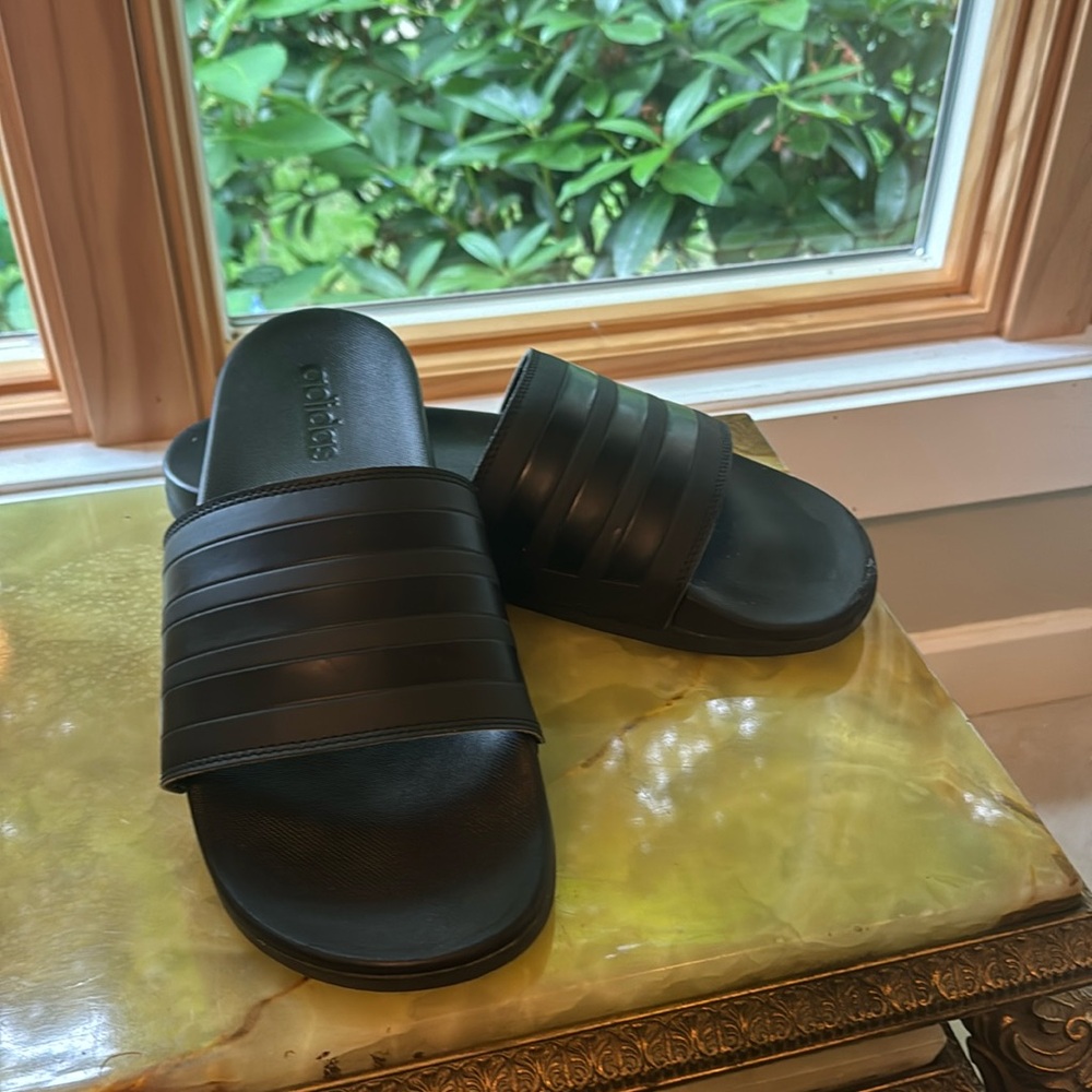 Adidas Adilette Aqua Men’s Slide Sandals. Black Color. Very good used condition.